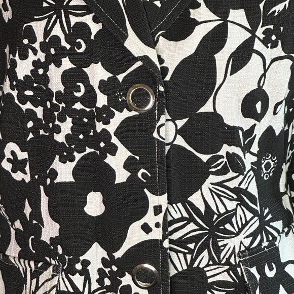 R.Q.T. Women’s White Blazer with Black Flowers, Size 8, Pre-owned - Picture 3 of 6